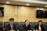 Ông Yoon Sang Key (giữa) và ông Park Jong Chung phát biểu tại buổi làm việc 