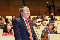 ĐBQH Hà Sỹ Đồng đóng góp ý kiến xây dựng dự thảo Luật Đất đai (sửa đổi) tại Hội trường Quốc hội sáng 15/1 (Ảnh: quochoi.vn)