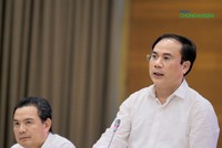 Thứ trưởng Bộ Xây dựng Nguyễn Văn Sinh thông tin tại buổi họp báo (Ảnh: M.M)