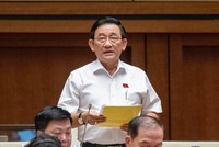 Đại biểu Trần Quốc Tuấn (Đoàn ĐBQH tỉnh Trà Vinh) phát biểu tại Hội trường sáng 25/5