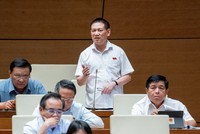 Bộ trưởng Bộ Tài chính Hồ Đức Phớc giải trình về vai trò của hai hệ thống kiểm toán trước Quốc hội sáng 5/6 (Ảnh: QH)