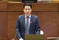 Bộ trưởng Bộ Tài nguyên và Môi trường Đặng Quốc Khánh phát biểu giải trình trước Quốc hội chiều 21/6