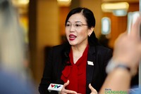 Bà Nguyễn Thanh Hải, Bí thư Tỉnh uỷ kiêm Trưởng đoàn Đại biểu Quốc hội tỉnh Thái Nguyên trong một lần trả lời phỏng vấn báo chí bên hành lang Quốc hội (Ảnh: M.Minh)