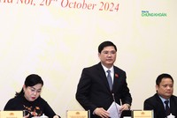 Ông Nguyễn Tuấn Anh, Phó Chủ nhiệm Ủy ban Khoa học, Công nghệ và Môi trường của Quốc hội trả lời tại buổi họp báo (Ảnh: M.Minh)
