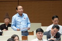 Đại biểu Quốc hội Lã Thanh Tân (đoàn Hải Phòng) thảo luận về dự thảo Luật Quy hoạch đô thị và nông thôn sáng 25/10 (Ảnh: quochoi.vn)