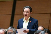 Đại biểu Hoàng Văn Cường (đoàn Hà Nội) phát biểu thảo luận sáng 28/10.