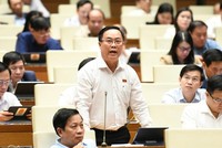 Đại biểu Nguyễn Quốc Hận (đoàn Cà Mau) đề nghị đường sắt cao tốc chạy từ Lạng Sơn đến Cà Mau