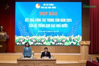 Bà Trần Thị Huệ, Phó tổng giám đốc Kho bạc Nhà nước chủ trì buổi họp báo (Ảnh: H.Y)