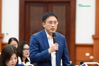 Phó Cục trưởng Cục Thuế Mai Sơn (Bộ Tài chính) trả lời báo giới tại Họp báo Bộ Tài chính chiều 3/4