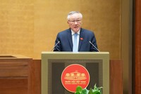 Phó Thủ tướng Thường trực Chính phủ Nguyễn Hòa Bình trình bày Báo cáo tổng kết công tác nhiệm kỳ 2021-2026 của Chính phủ chiều 20/10 (Ảnh: quochoi.vn)