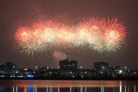 Lần đầu tiên Thủ đô Hà Nội tổ chức một sự kiện văn hóa – chính trị kết hợp trình diễn pháo hoa nghệ thuật quy mô 25.000 người