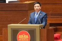Phó Thủ tướng Chính phủ Nguyễn Văn Thắng trình bày trước Quốc hội chiều 9/4