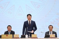 Thứ trưởng Bộ Tư Pháp Nguyễn Thanh Tịnh trả lời câu hỏi của phóng viên về tháo gỡ "điểm nghẽn" thể chế tại họp báo Chính phủ tối 4/5