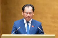 Bộ trưởng Bộ Nông nghiệp và Môi trường Trịnh Việt Hùng trình bày Tờ trình về định hướng chính sách sửa đổi Luật Đất đai 2024 tại Quốc hội sáng 19/8.