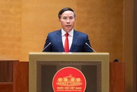 Thống đốc Ngân hàng Nhà nước Việt Nam Phạm Đức Ấn trình bày Báo cáo tiếp thu chỉnh lý dự thảo 1 luật sửa 3 luật về tài chính ngân hàng chiều 24/8.