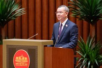 Bộ trưởng Bộ Tài chính Ngô Văn Tuấn báo cáo trước Quốc hội về Nghị quyết tách Dự án Điện hạt nhân Ninh Thuận thành các dự án độc lập chiều 24/8.