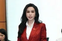 ĐBQH Lê Nữ Thuỳ Dương phát biểu tại tổ sáng 19/10