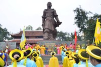 Người dân chen chân xem hội Gò Đống Đa