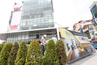 Công nhân vẫn đang tiếp tục xây dựng hoàn thiện dự án Artemis trong sáng ngày 10/5