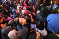 Chen lấn nghẹt thở trước các cửa hiệu vàng trong ngày Thần tài