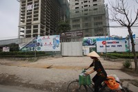 Tổ hợp nhà ở xã hội và Dịch vụ Thương mại AZ Thăng Long (tên thương mại là Bright City) nằm ngay trên mặt Quốc lộ 32