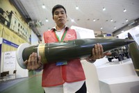 Sờ tận tay vũ khí tối tân tại triển lãm An Ninh 2018