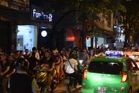 Tắc đường vì người dân xếp hàng mua bánh Trung thu