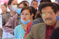 Giá vàng nhảy múa, người dân lại xếp hàng dài bán mua