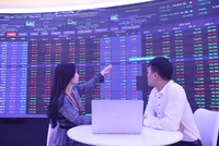 Đầu tư công: Cơ hội ở nhóm đầu