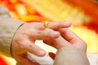 Giá vàng hôm nay ngày 17/10: Lao dốc