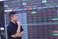 Doanh nghiệp niêm yết: Chông chênh con đường phía trước