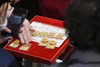 Giá vàng hôm nay ngày 4/4: Xuất hiện động lực mới, một thương hiệu vàng trong nước tăng gần nửa triệu đồng/lượng