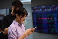 Giữ nhịp thận trọng, thu gọn danh mục