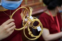 Giá vàng hôm nay ngày 14/3: Vàng trong nước "nhảy múa" cùng thế giới