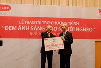 Dai-ichi Life Việt Nam tài trợ 1,2 tỷ đồng cho chương trình “Đem ánh sáng cho người nghèo”