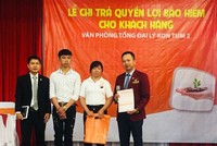 Hanwha Life Việt Nam chi trả quyền lợi bảo hiểm 250 triệu đồng cho khách hàng ở Kon Tum