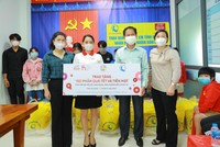 Đoàn tình nguyện viên của Generali và Quỹ BTTEVN đến thăm hỏi và trao tặng quà Tết cho các em nhỏ tại huyện Châu Phú, tỉnh An Giang