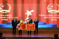 BIC vinh dự được trao tặng cờ đơn vị đứng đầu khối công ty của BIDV năm 2022