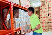 Mondelez Kinh Đô tiếp tục cứu trợ khẩn cấp cho đồng bào vùng bão lũ, với tổng giá trị khoảng 1 tỷ đồng