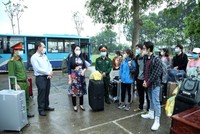 Lãnh đạo tỉnh Vĩnh Phúc chúc mừng các công dân hoàn thành thời gian cách ly tại trung đoàn 834.