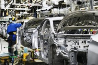 Tính chung 4 tháng đầu năm, sản lượng ô tô sản xuất đạt khoảng 61,4 nghìn chiếc, giảm 23,8% so với cùng kỳ năm trước