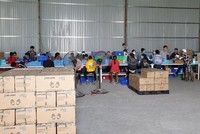 Tiếp tục kiểm tra thu giữ hàng nghìn kilogam găng tay không rõ nguồn gốc