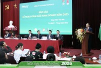 Ông Trần Túc Mã, thành viên HĐQT, Tổng giám đốc Traphaco trình bày kế hoạch sản xuất - kinh doanh năm 2025 tại đại hội cổ đông năm nay