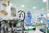 Dây chuyền sản xuất khẩu trang y tế của Công ty Pavina tại Hải Dương. Ảnh: Đức Thanh