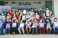 Niềm vui của những bệnh nhân Covid-19 được xuất viện. Ảnh: Nguyễn Dũng