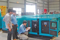 Doanh nghiệp chờ đợi các gói hỗ trợ từ Chính phủ để vượt qua khó khăn. Trong ảnh: Nhà máy của Công ty cổ phần Sáng Ban Mai tại Khu công nghiệp Mỹ Phước 2.