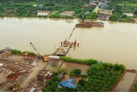 Toàn cảnh thi công công trình cầu Quang Thanh kết nối huyện An Lão với huyện Thanh Hà, tỉnh Hải Dương. Ảnh: Hồng Phong.