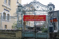 Bảo tàng phải căng biển cảnh báo