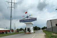 Cổng Khu công nghiệp Hòa Phú.
