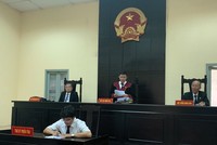 Phiên tòa ngày 30/9/2020 đã tuyên, hai cá nhân của Tổ Quản lý trật tự đô thị phường Bến Nghé lập biên bản vi phạm là trái quy định pháp luật.